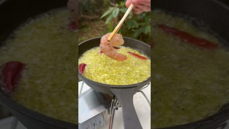 超簡単にお店の味が？！海老とマッシュルームのアヒージョはパンが止まらない #キャンプ飯 #camping #food