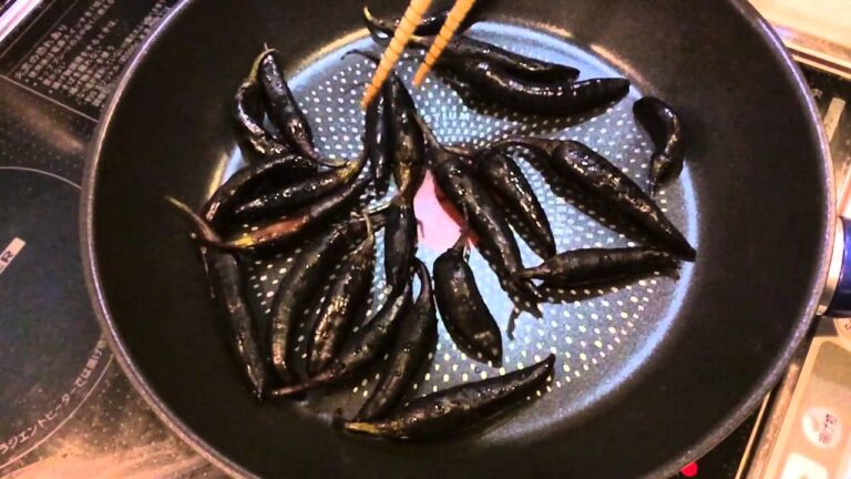 【野菜】珍しい黒い ししとう　炒めると緑に変わります。