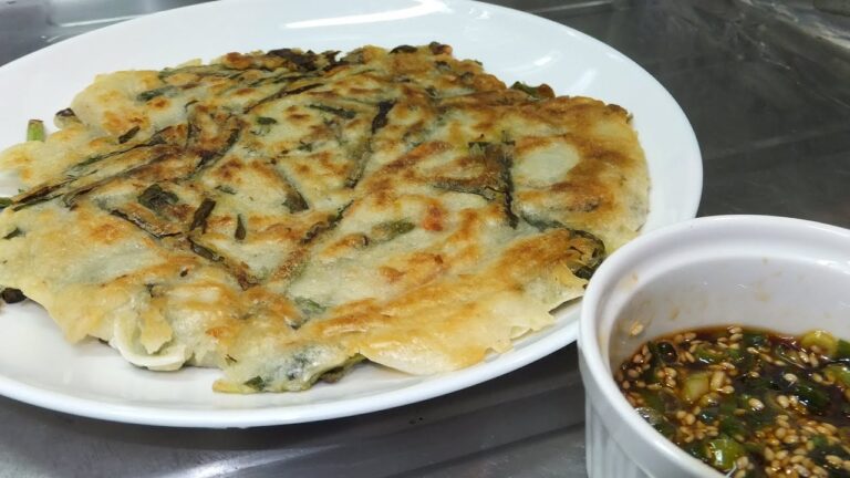 男子大学生のオトコ飯「たっぷりニラチヂミ作ってみた」