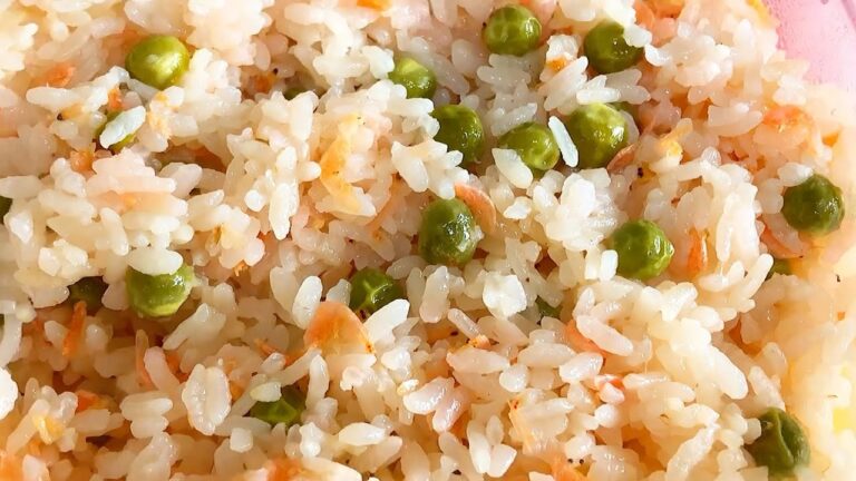 桜えびとグリーンピースの炊き込みご飯【田舎の旬の味】紫色のカンパニュラと共に