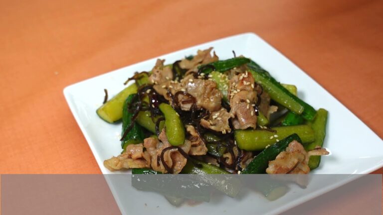 夏バテ対策にも！ビールに合う豚肉ときゅうりの塩昆布炒め【20cmフライパンで作るワンパンアレンジレシピ】