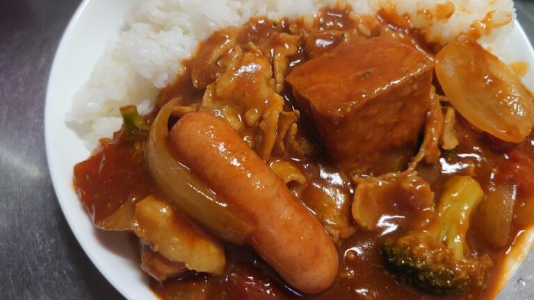 冷蔵庫の残り物ぶちこみトマト缶カレーがうますぎた！【こくまろ】