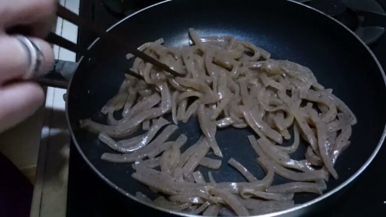 【やすまるだし】たっぷりだしを使ったひじきとこんにゃくの煮物