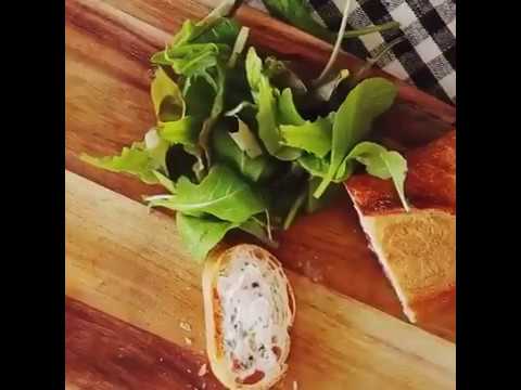 【料理】クリームチーズたっぷりのサーモンバケット