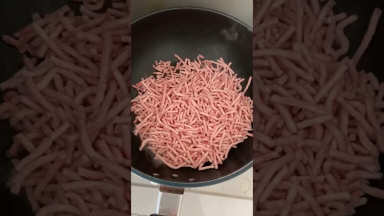 ひき肉とじゃがいものオムレツ