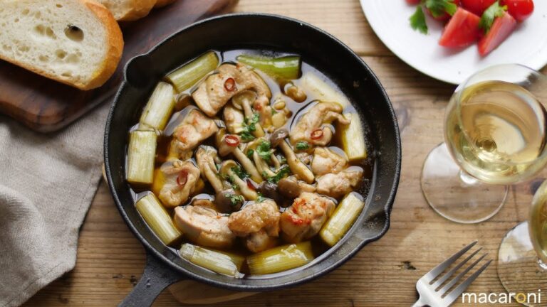 【おつまみごはん】クセになるおいしさ！鶏もも肉と長ねぎのピリ辛アヒージョのレシピ 作り方