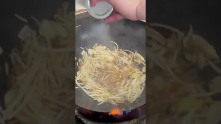 ショートムービー【今日の賄いはニラレバ炒め】