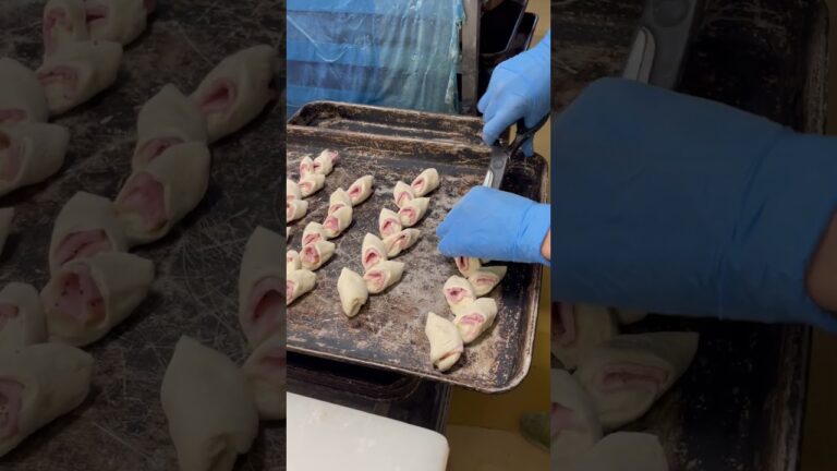 ベーコンエピ成形中