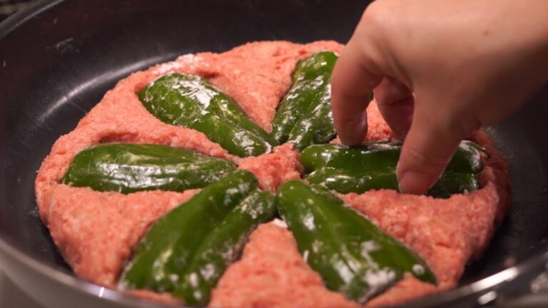 フライパンで簡単♪ピーマンの肉詰めならぬ！ピーマンの肉埋めを作りました♪他の野菜を埋めても良きよ♪/ピーマンの肉詰めない