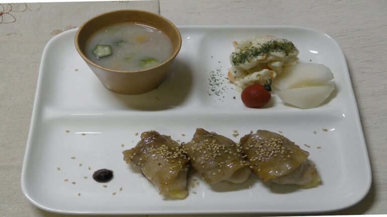 簡単！肉巻きおにぎり、夏野菜のお味噌汁