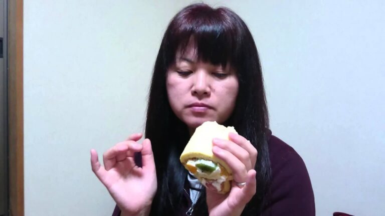 全日本ケーキホール食い協会　第8局　恵方巻　FLOフルーツロールケーキ