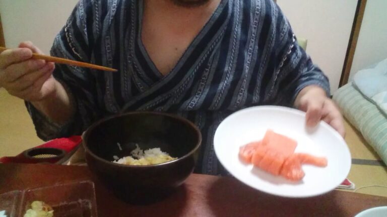 【めし日記】ヤオコーの極上サーモン 極甘焼き芋 とんかつ ちくわカニかま天ぷらなど美味しくがっつり食べてみた。