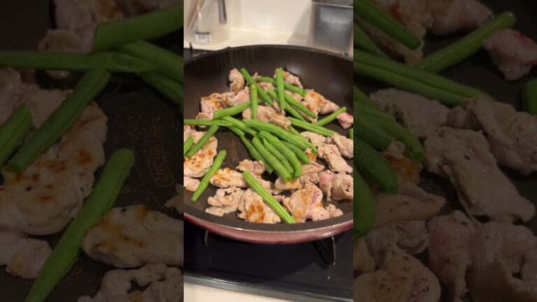 レモンでさっぱり！豚こまとインゲンのレモン塩麹炒め
