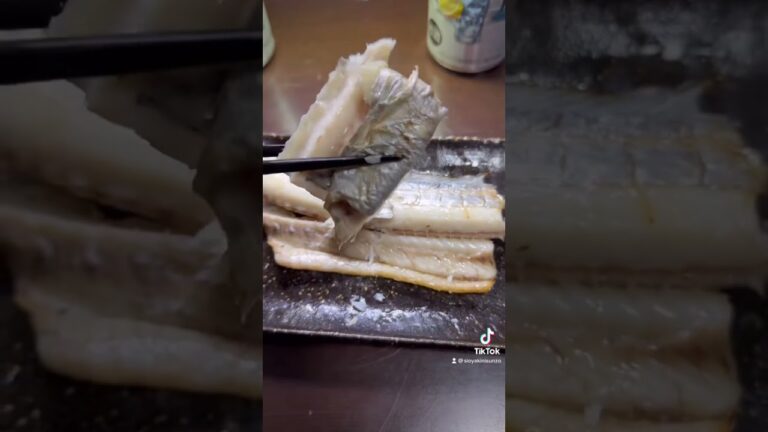 タチウオの塩焼きが意味分からんほど脂ノリノリでやばい　#タチウオ　#太刀魚　#ドラゴン　#白身　#きまぐれクック　#seafood #shorts