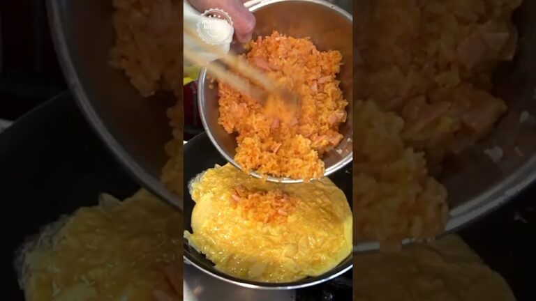 【町洋食の巨匠】傑作・美しいオムライスの作り方  名店・新川津々井の厨房潜入　　　#shorts