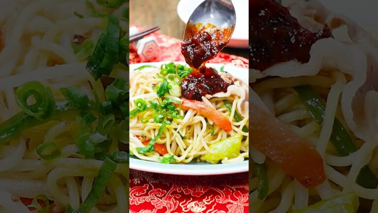 ニラの風味と豆板醤の辛味！「ニラ辛醤焼きそば」