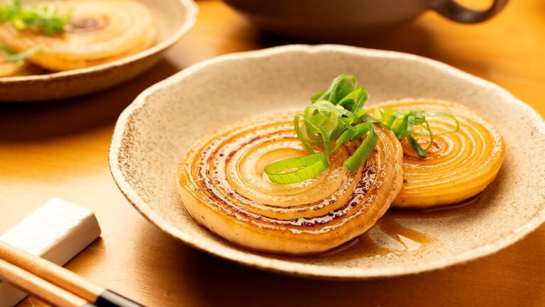 【無限に食べられる】新玉ねぎがあったら作って欲しい『玉ねぎステーキ』