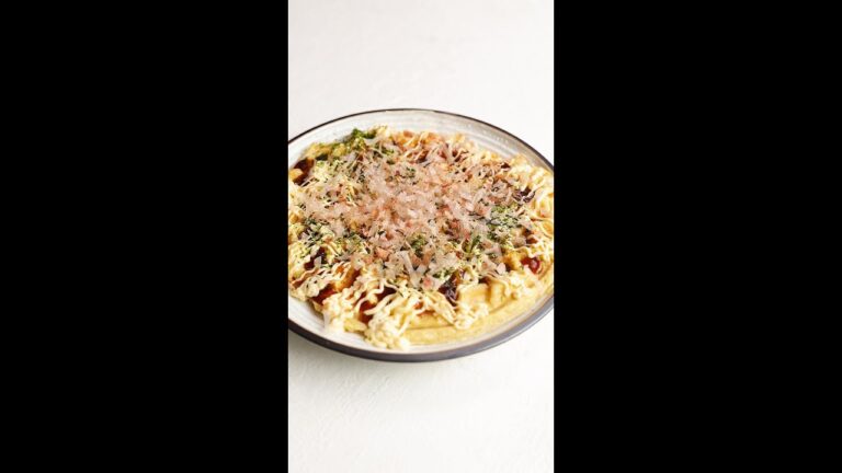 【豆腐とワッフルの奇跡のコラボ】かりふわ食感の豆腐でお好み焼きレシピ♪ / Tofu Savory Waffle #Shorts