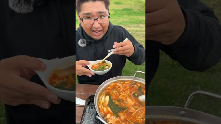 【リピート決定食】寒い季節になりましたね　少し辛めのキムチ鍋に大満足　　　　　　知ってる韓国語を楽しそうに話す４５歳をどうぞご覧くださいね！