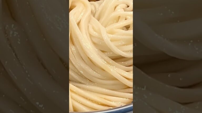 【うどん界のレジェンド！】大阪が誇る絶品うどんの早朝仕込みに密着「き田たけうどん」（大阪・難波）Best Udon in Osaka #shorts