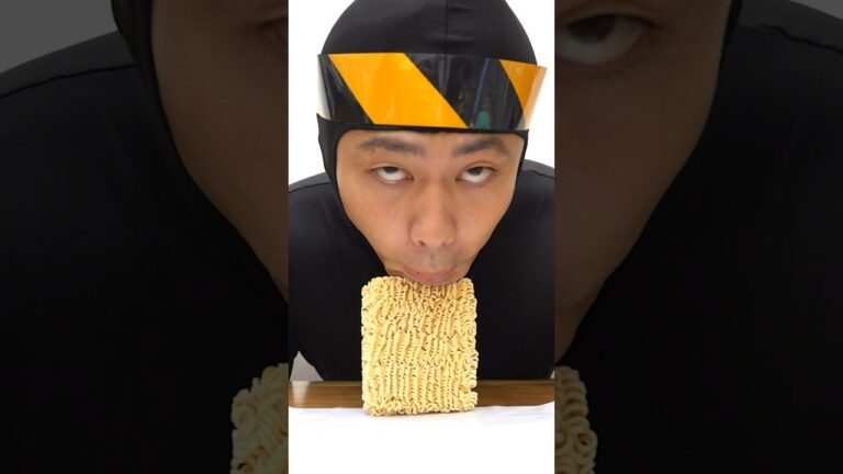 Press Machine Cooking! 😋/プレス機のコスプレして食べ物を顎で潰せるかやってみたらやばい料理できたwww #shorts