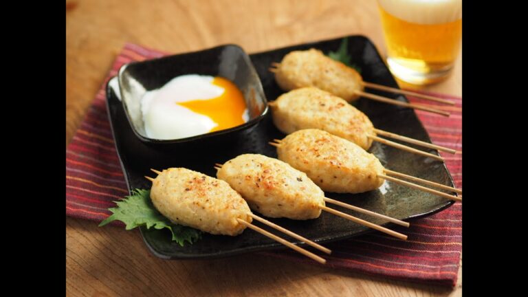 鶏むね肉で塩つくね焼き鳥、温泉卵そえ