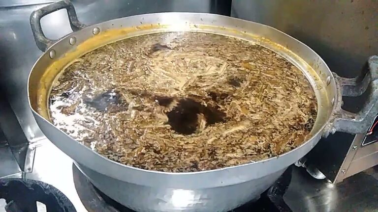 鰻タレ作り　グルメ桑原　人吉