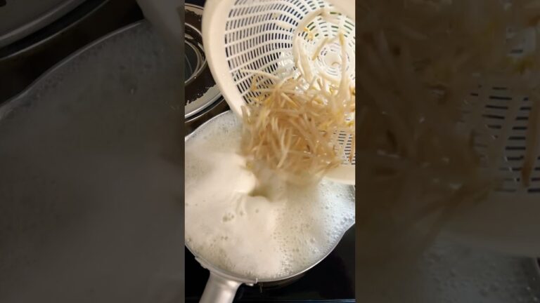 もやしを茹でる　ラーメン #家庭料理 #料理 #ご飯 #ラーメン