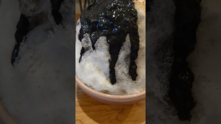 京都の白味噌、黒ごま、きな粉、お豆腐。絶妙な甘さのかき氷だった。京の氷屋さわ