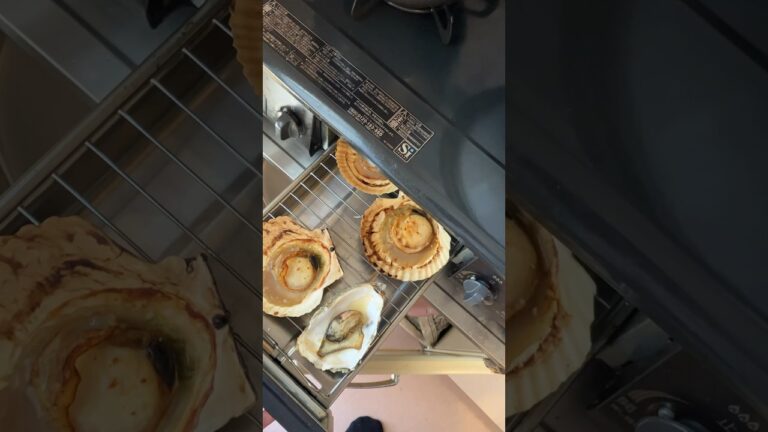 殻付きホタテと牡蠣を食す