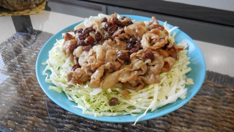 ご飯が何杯でもいけちゃう北欧料理！豚肉と干しぶどうの煮込み