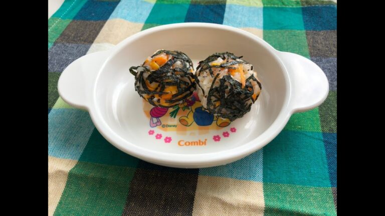 手づかみ食べメニュー　（にんじんとひじきのおにぎり）