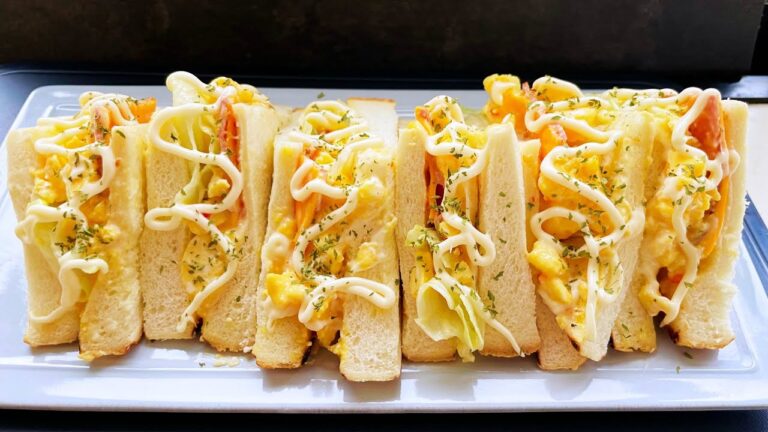【レンジで作れるスクランブルエッグ】何も料理が出来ない一人暮らしの人にオススメ！ボリュームMAX！とろとろ♪たまごサンド！