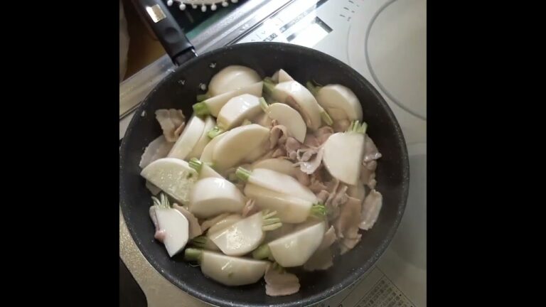 【カブの豚バラ炒め】＃short　＃今日の晩ごはんに　＃ビールに合うおつまみ　＃ご飯に会うおかず！　＃子供も大人も大好きになるおかず