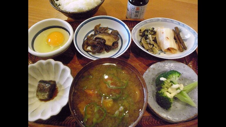 トマトとピーマンの味噌汁で朝食　#Shorts