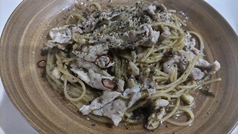 ポン酢仕立てのパスタで仕上げる豚こまペペロンチーノ