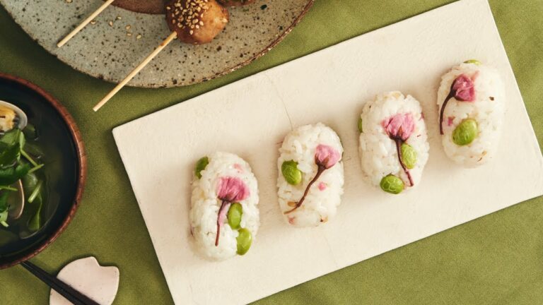 気分はお花見！桜と枝豆のおにぎり