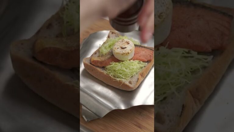 【プチッと贅沢】ブリーチーズと塩鮭サンド！