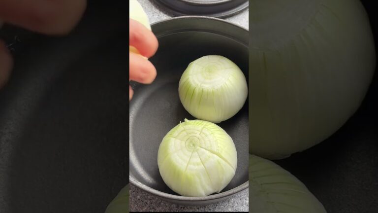 新玉ねぎが美味しすぎる！「丸ごと玉ねぎスープ」作り方
