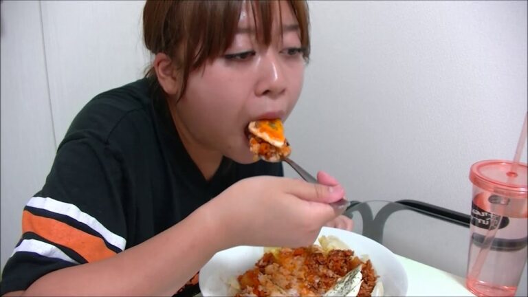 【ご飯も合うよ】チーズミートソース丼【目玉焼き最高】