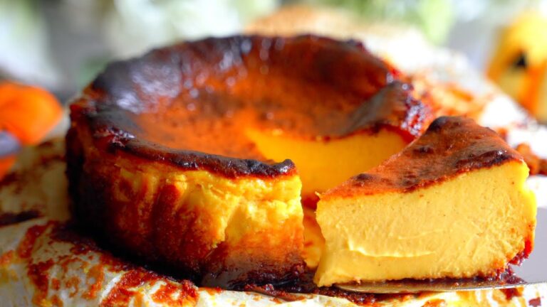フードプロセッサーで簡単！ほろ苦カラメルとかぼちゃの濃厚バスクチーズケーキの作り方〜中は柔らかくしっとり〜