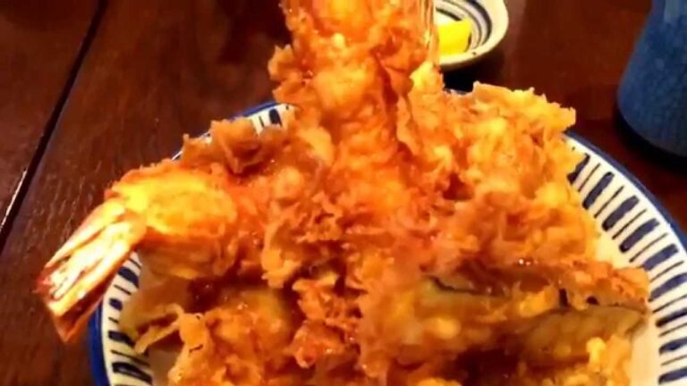 天芳の「はみだし海老天丼」大海老3本入り