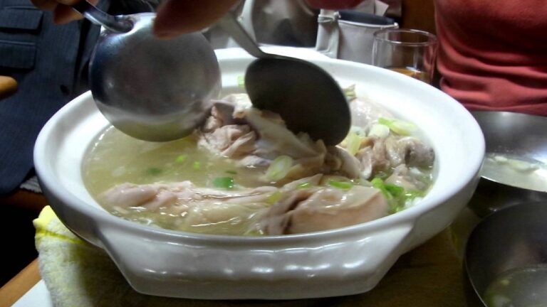 新大久保"武橋洞(ムギョドン)"の参鶏湯(サムゲタン)