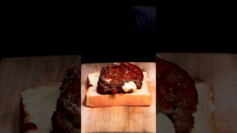 【最高のレシピ】肉汁溢れるさけるチーズ丸ごと入ったハンバーグ  ASMR cheese hamburg #shorts