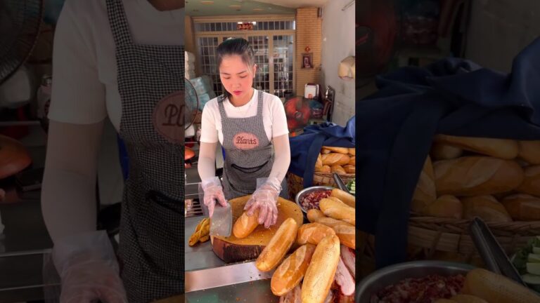 🟢Gái xinh bán bánh mì #shorts