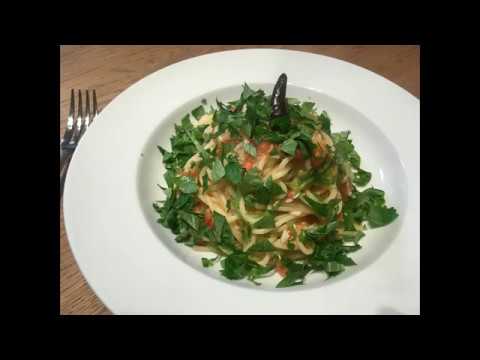 シラスと三つ葉とフレッシュトマトのペペロンチーノ