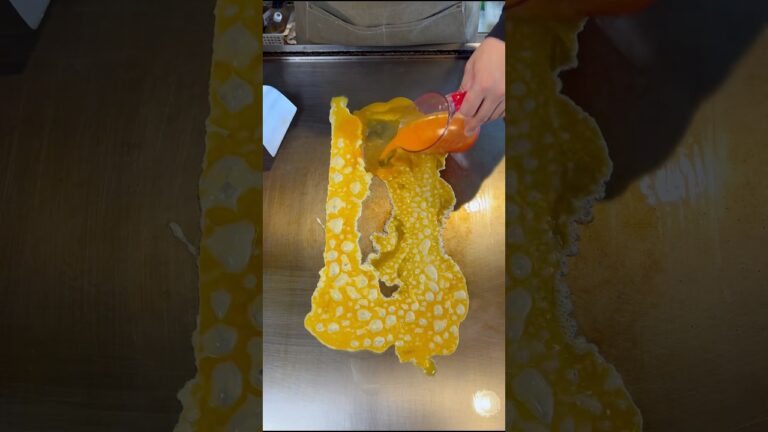 鉄板で焼き上げる明太子たっぷりのだし巻き玉子🍳 #japanesefood