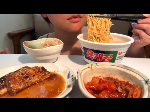 【韓国カップ麺】ユッケジャンラーメンとキムチ、豆腐ステーキ、ごはん　asmr/mukbang/eating show/咀嚼音
