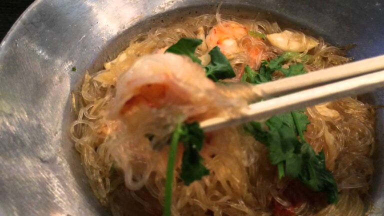 【バンコク人気屋台シリーズ】海老と春雨の鉄鍋蒸し