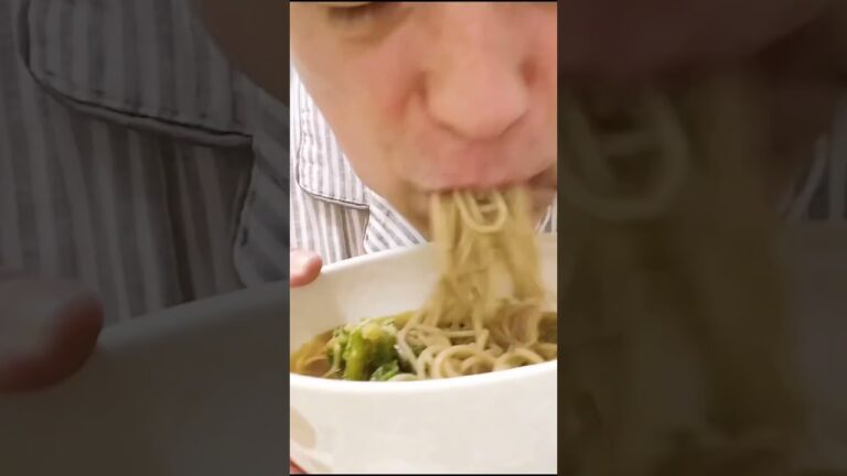 旬の野菜でかき揚げ蕎麦❗️春菊天ぷら美味しい